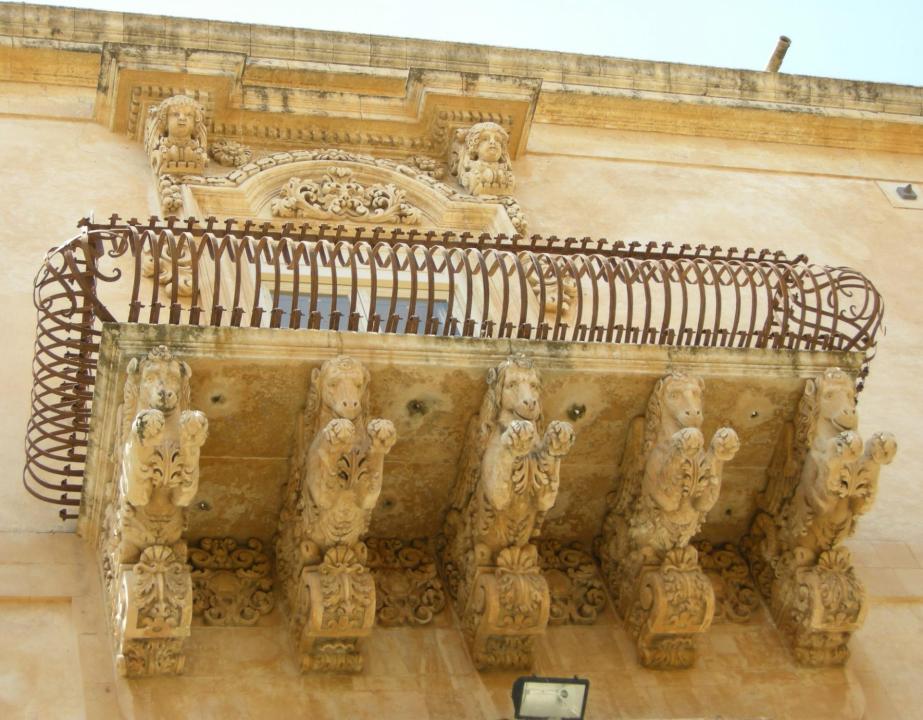 balcone di Palazzo Nicolaci 
