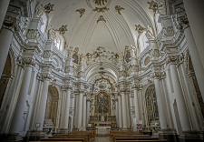 interno chiesa di Santa Chiara 